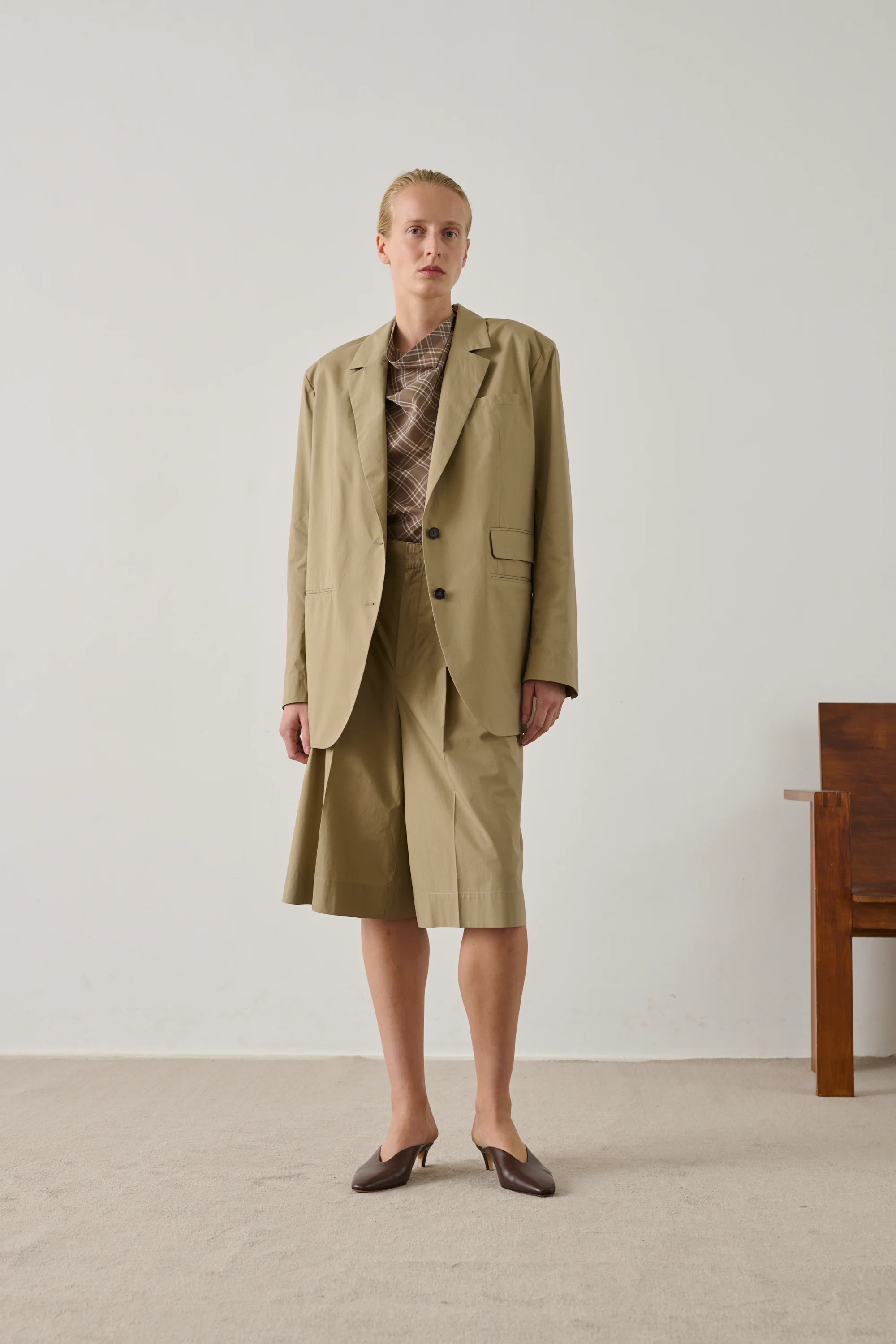 BEIGE IMOGEN BERMUDA SHORTS - Image 6
